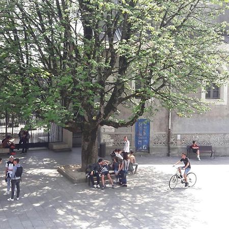 Un Appartement Lumineux Au Parc Beaumont بو المظهر الخارجي الصورة