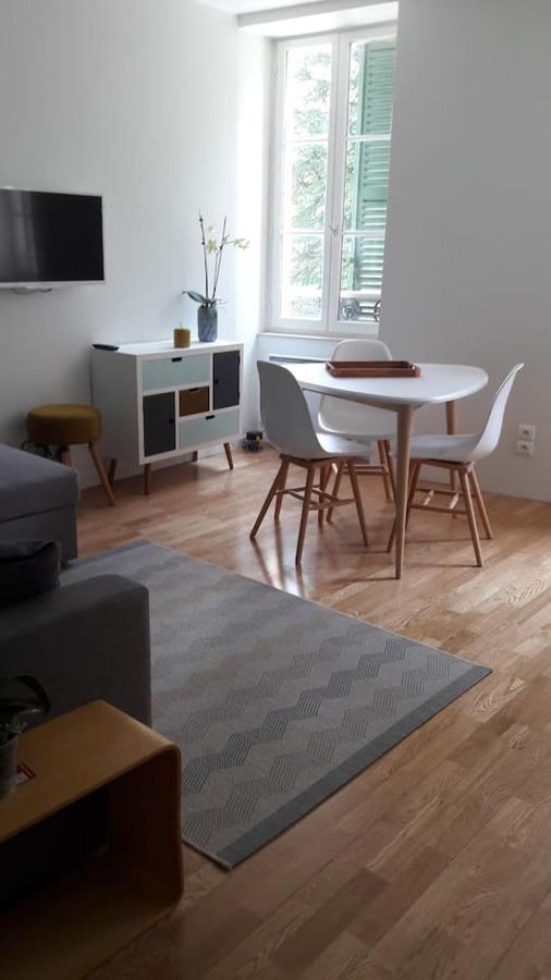 Un Appartement Lumineux Au Parc Beaumont بو المظهر الخارجي الصورة